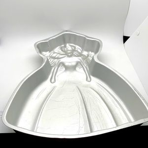 Vtg 92 Barbie Wilton Cake pan